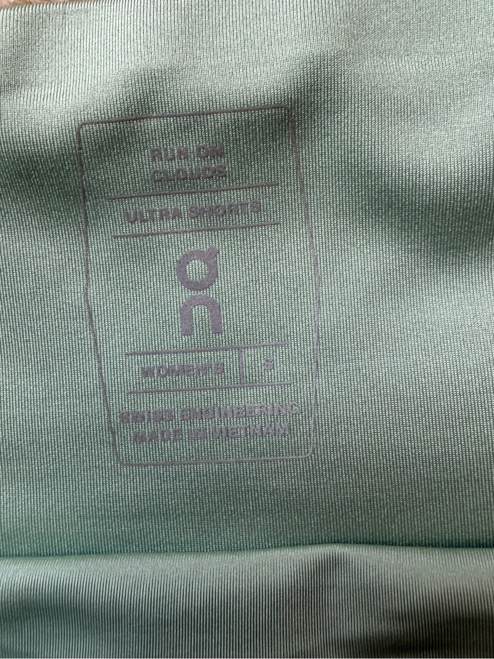 On Running Ultra Trail Kit Women's Small Shirt and Shorts Set *new* without tags - Picture 6 of 9